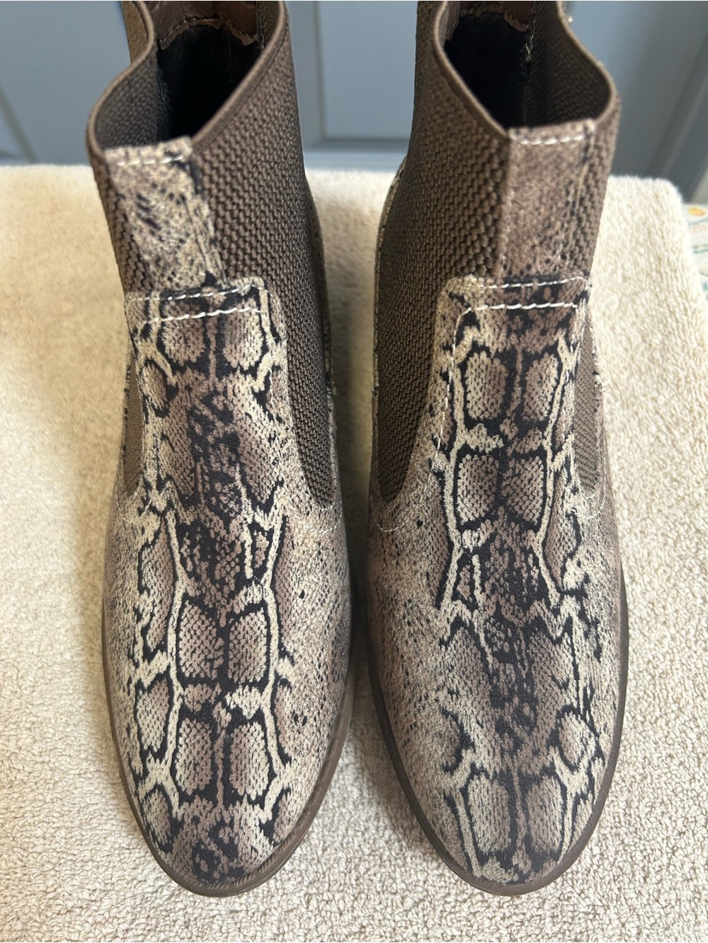 Boutique by Corkys HANOVER brown snakeskin print ankle boots. Womens size 8 EUC